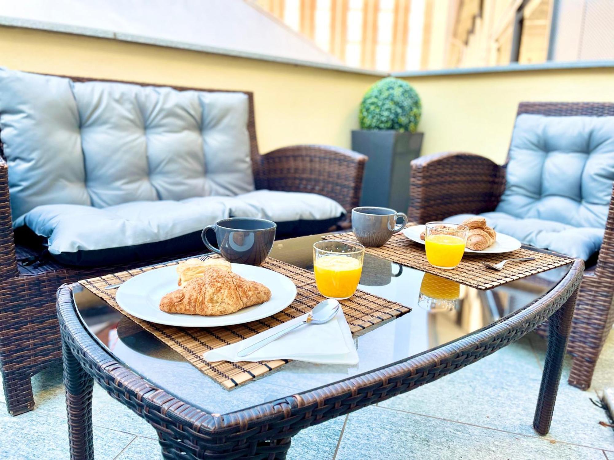 La Terrazza - By Happyhostorino Apartment Luaran gambar